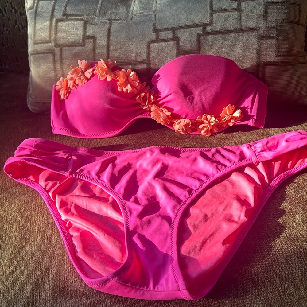 VICTORIAS SECRET swimsuit, matching set orange/hot pink 34B top and M bottom